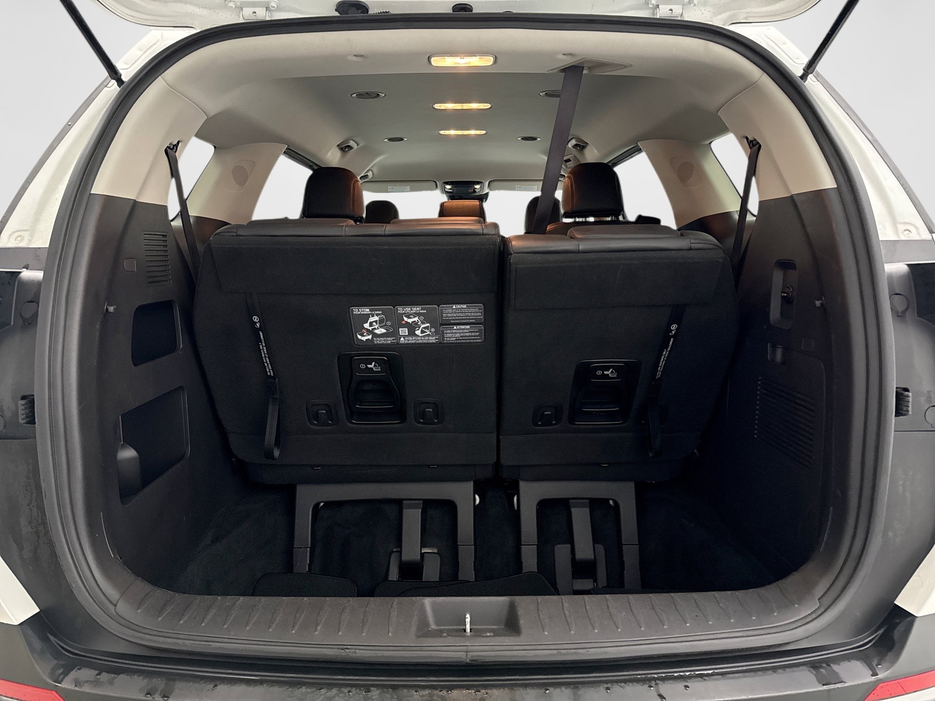Used 2025 Kia Carnival FWD image 20