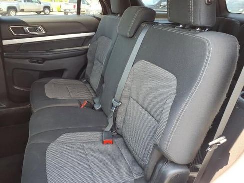 Used 2017 Ford Explorer XLT AWD/4WD image 15