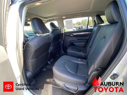 Certified 2020 Toyota Highlander Platinum AWD/4WD image 31