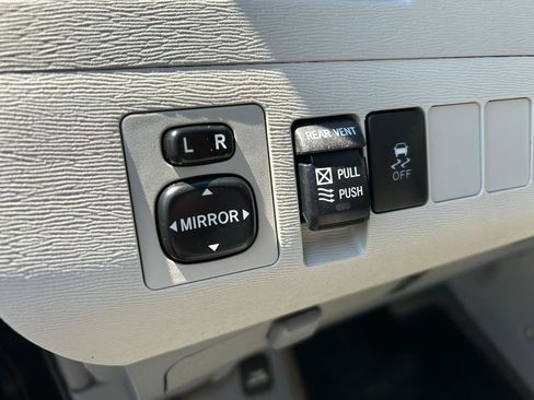 Used 2014 Toyota Sienna XLE AWD/4WD image 12