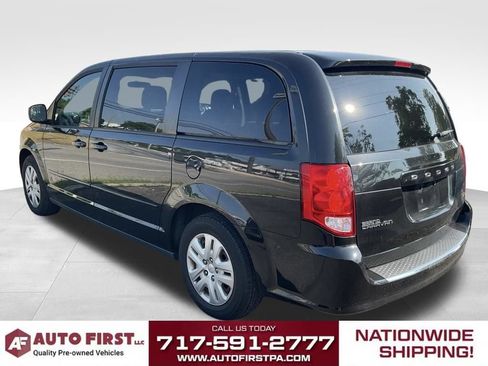 Used 2017 Dodge Grand Caravan SE FWD image 3