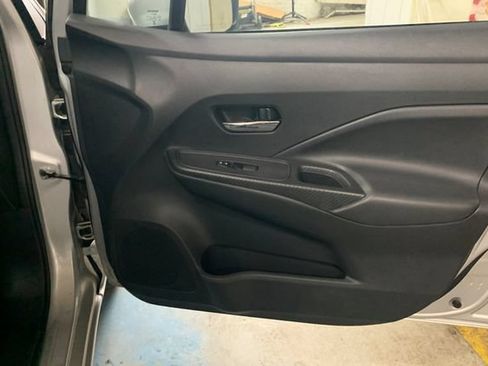 Used 2025 Nissan Versa SV FWD image 19