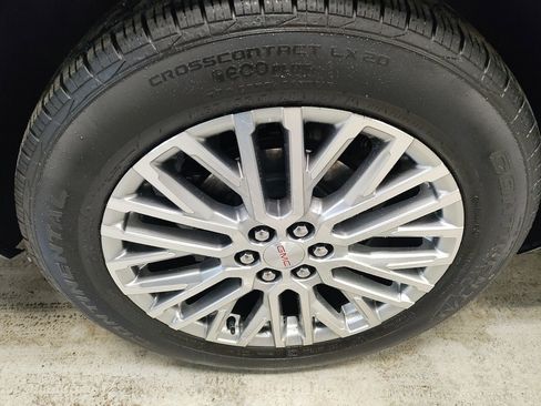 Used 2025 GMC Acadia Denali w/ Super Cruise Package image 3