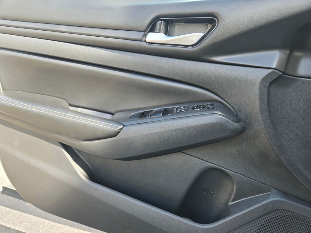 Used 2025 Nissan Altima 2.5 SV FWD image 22