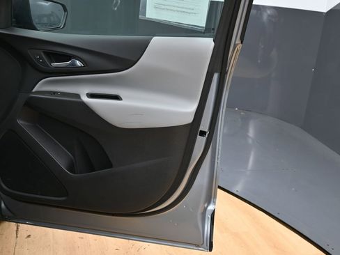 Used 2024 Chevrolet Equinox LS image 32