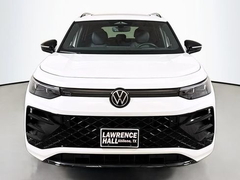 Used 2026 Volkswagen Tiguan SE R-Line FWD image 2