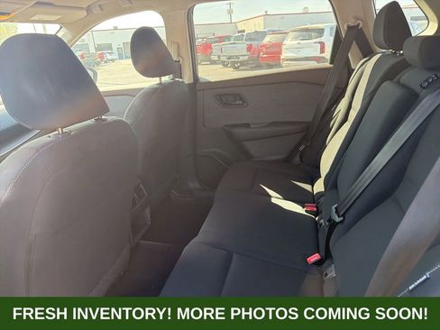 Used 2023 Nissan Rogue S image 7