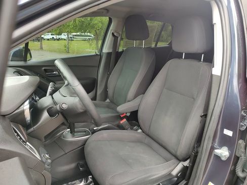 Used 2019 Chevrolet Trax LS FWD image 19