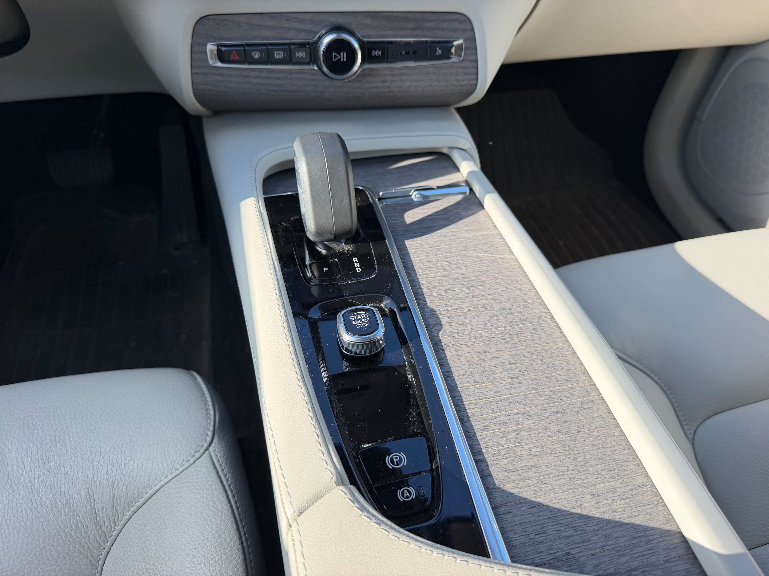 Certified 2023 Volvo XC90 B6 Plus w/ Protection Package Premier AWD/4WD image 16