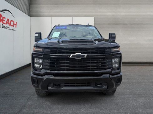 Used 2024 Chevrolet Silverado 2500 Custom w/ Custom Value Package image 5