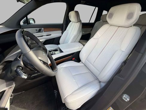 New 2026 Cadillac Vistiq Luxury AWD/4WD image 2