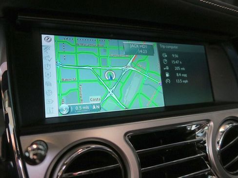 Used 2017 Rolls-Royce Dawn image 24