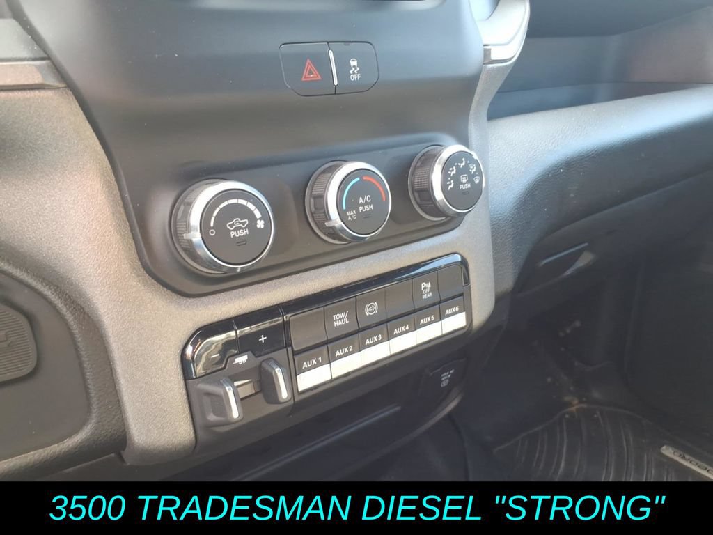 Used 2024 RAM 3500 Tradesman w/ Chrome Appearance Group AWD/4WD image 18