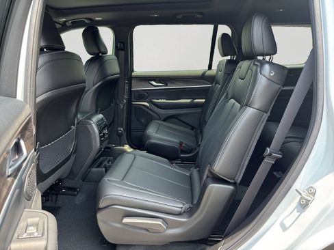 New 2026 Jeep Grand Cherokee L Limited w/ Luxury Tech Group II AWD/4WD image 15
