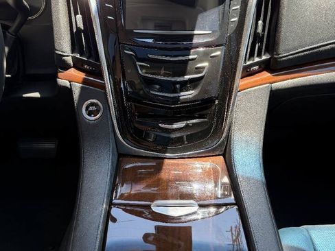 Used 2018 Cadillac Escalade ESV Luxury RWD image 6
