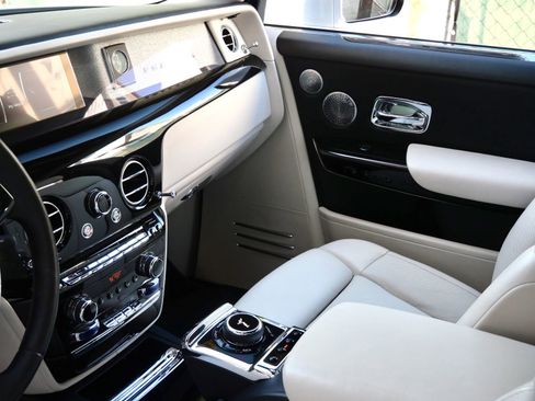Certified 2018 Rolls-Royce Phantom Sedan image 24