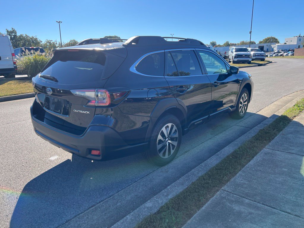 Used 2023 Subaru Outback Premium AWD/4WD image 3