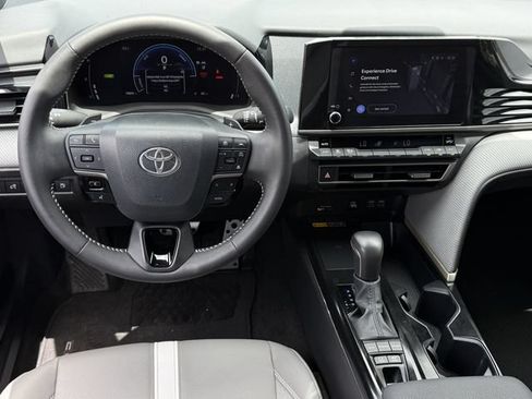 Used 2026 Toyota Camry SE FWD image 12