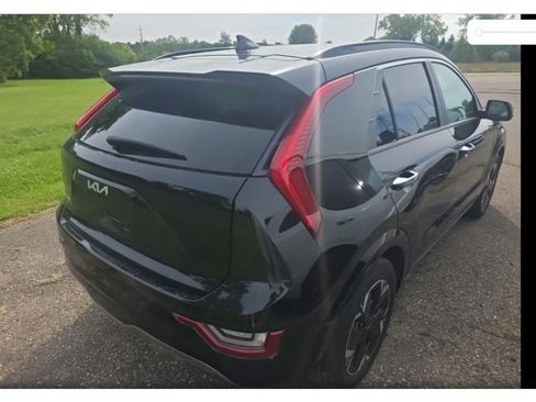 Used 2023 Kia Niro Wave w/ Wave Preserve Package FWD image 3