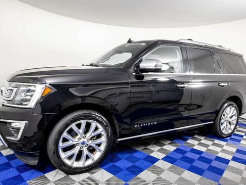 Used 2019 Ford Expedition Platinum RWD image 2