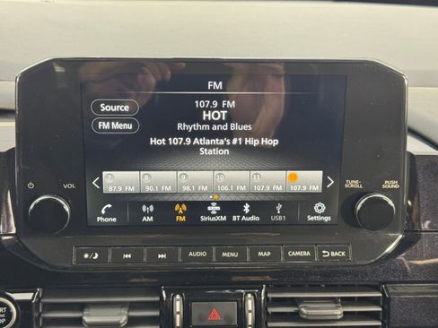 Used 2022 Nissan Pathfinder SL w/ Lighting Package (N92) image 24