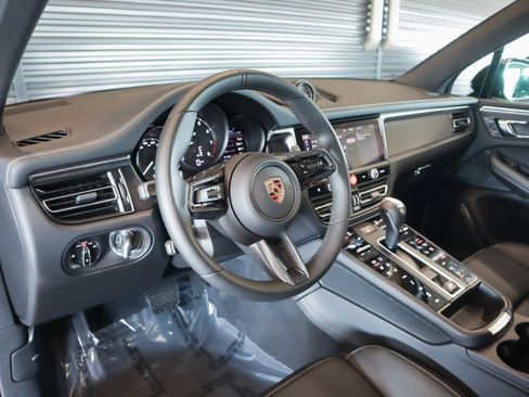 Used 2025 Porsche Macan GTS image 4