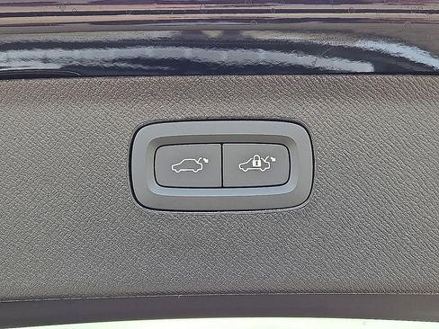 New 2026 Volvo XC90 B6 Plus w/ Protection Package Premier AWD/4WD image 14