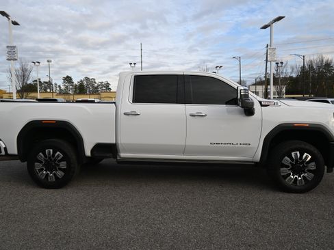 Used 2024 GMC Sierra 2500 Denali w/ Max Trailering Package image 11