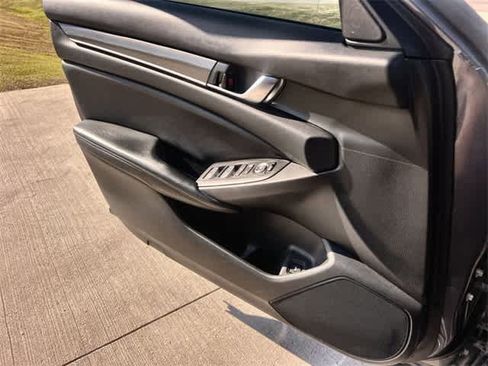 Certified 2018 Honda Accord Sport image 30