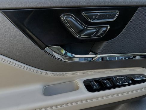 New 2024 Lincoln Corsair Reserve w/ Equipment Group 202A image 9