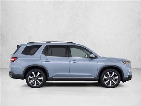 Used 2023 Honda Pilot Touring image 8