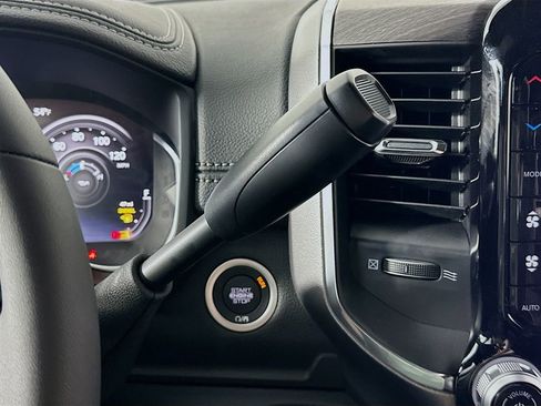 New 2026 RAM 2500 Laramie AWD/4WD image 12