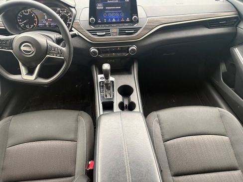 Used 2025 Nissan Altima 2.5 SV FWD image 41