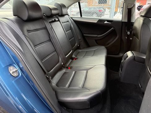 Used 2017 Volkswagen Jetta SE image 13