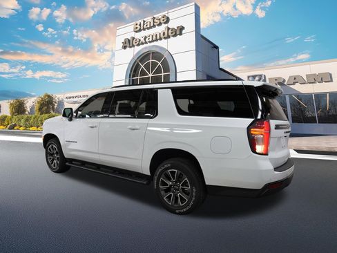 Used 2024 Chevrolet Suburban Z71 w/ Luxury Package AWD/4WD image 12