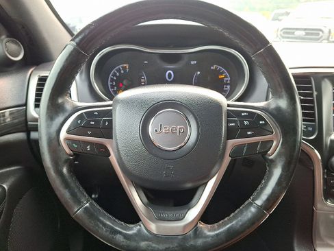 Used 2020 Jeep Grand Cherokee Laredo AWD/4WD image 18