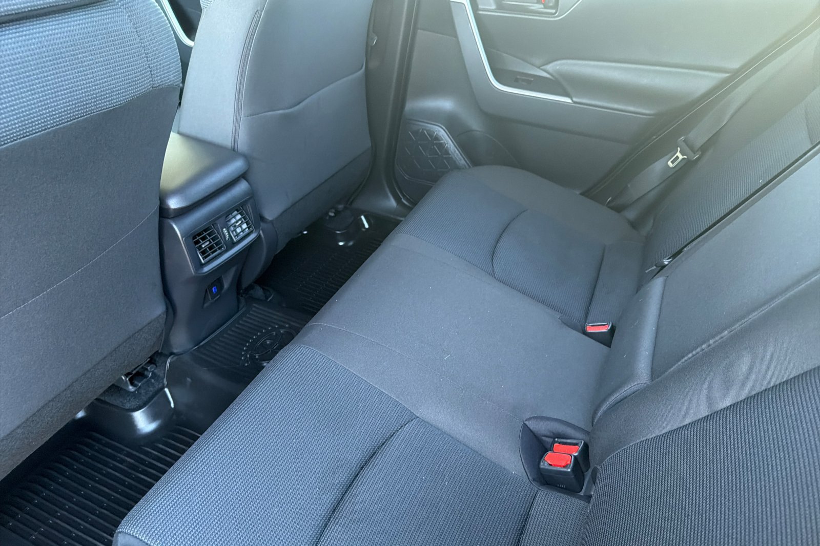 Used 2024 Toyota RAV4 LE AWD/4WD image 16