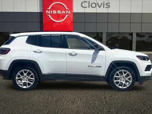Used 2023 Jeep Compass Latitude AWD/4WD image 9