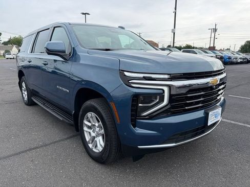 Certified 2025 Chevrolet Suburban LS AWD/4WD image 1