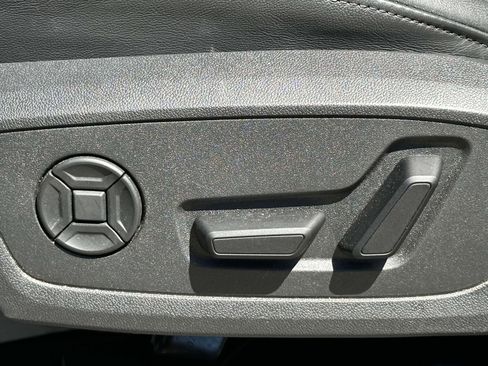 Used 2024 Audi Q3 2.0T Premium image 17