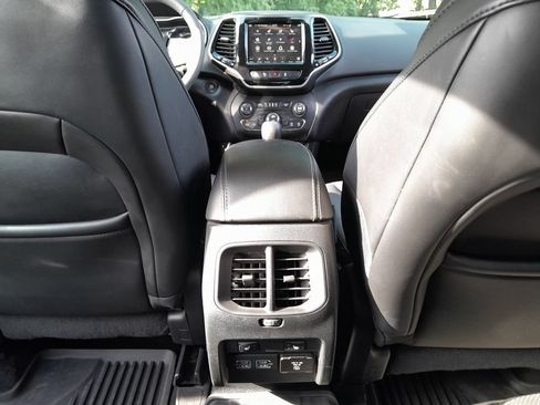 Used 2021 Jeep Cherokee Limited w/ Elite Package AWD/4WD image 37