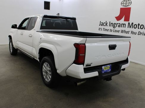 Used 2025 Toyota Tacoma SR5 AWD/4WD image 3