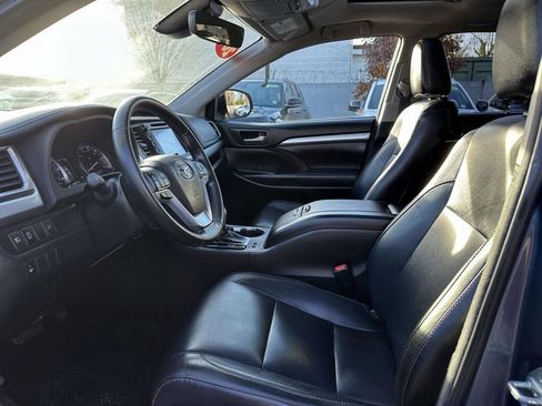 Used 2018 Toyota Highlander XLE image 15