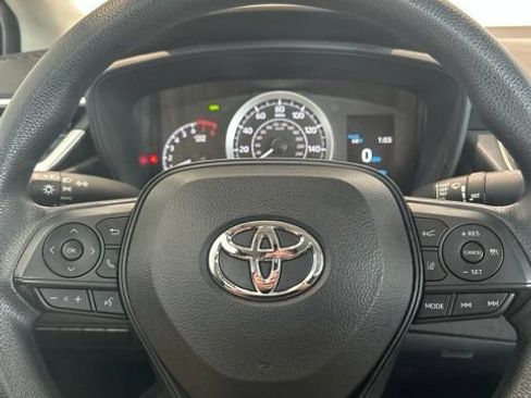 Used 2021 Toyota Corolla LE w/ LE Convenience Package FWD image 9