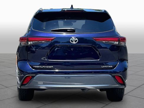 Used 2023 Toyota Highlander Limited FWD image 5