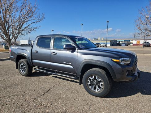 Used 2021 Toyota Tacoma TRD Off-Road w/ TRD Premium Off Road Package image 2