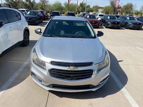 Used 2016 Chevrolet Cruze LS FWD image 2