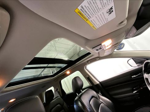 Used 2022 Nissan Pathfinder SV w/ SV Premium Package image 23