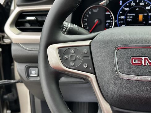 Used 2023 GMC Acadia Denali w/ Denali Ultimate Package FWD image 12
