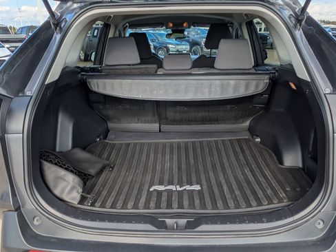 Used 2021 Toyota RAV4 XLE image 27